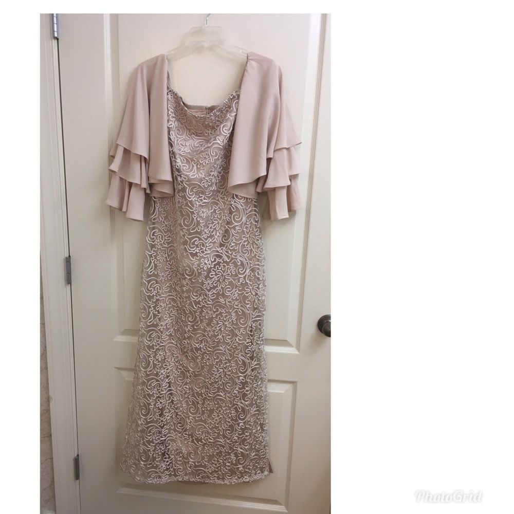 Laundry by Shelli Segal Gown - Picture 2 of 8